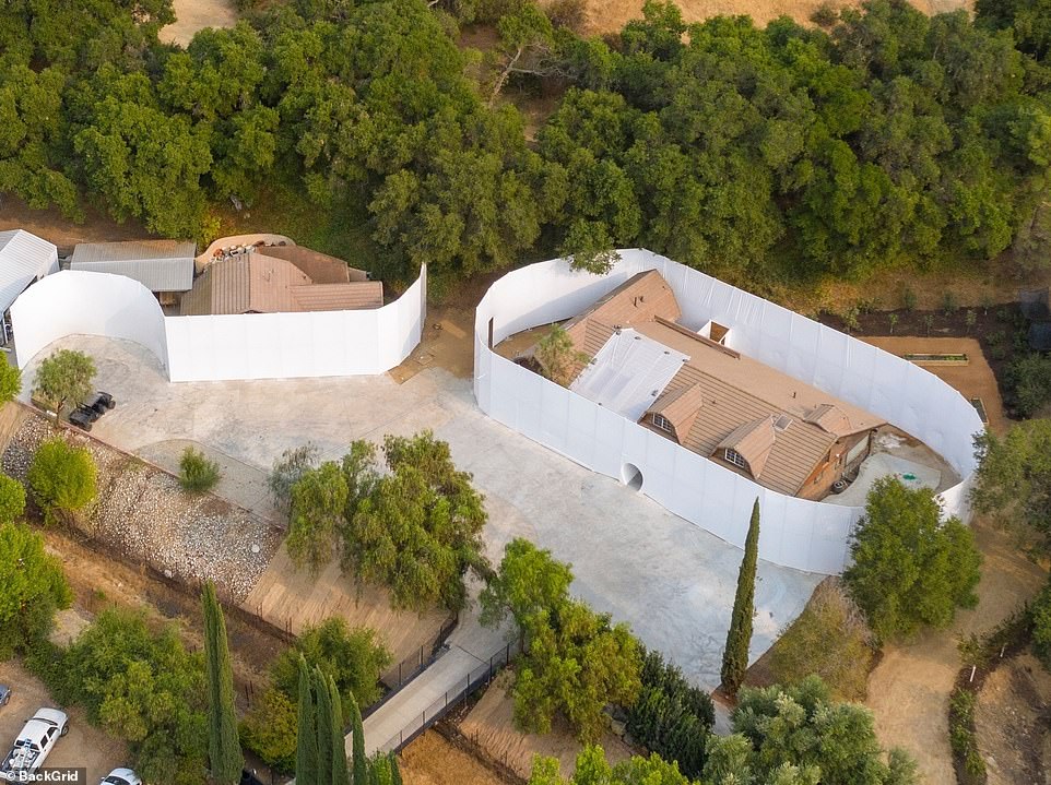 Kanye West Build a Huge Wall Around His $60m Calabasas Property
