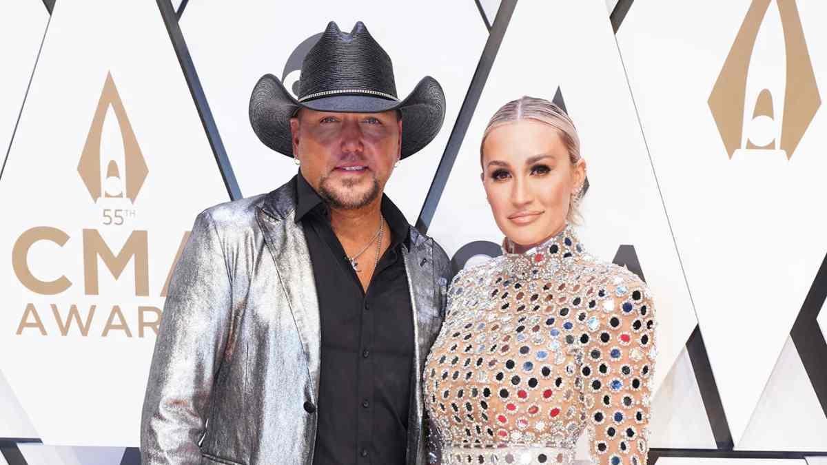 Brittany Aldean prepared for the Country Music Awards 2021 with US Weekly exclusively