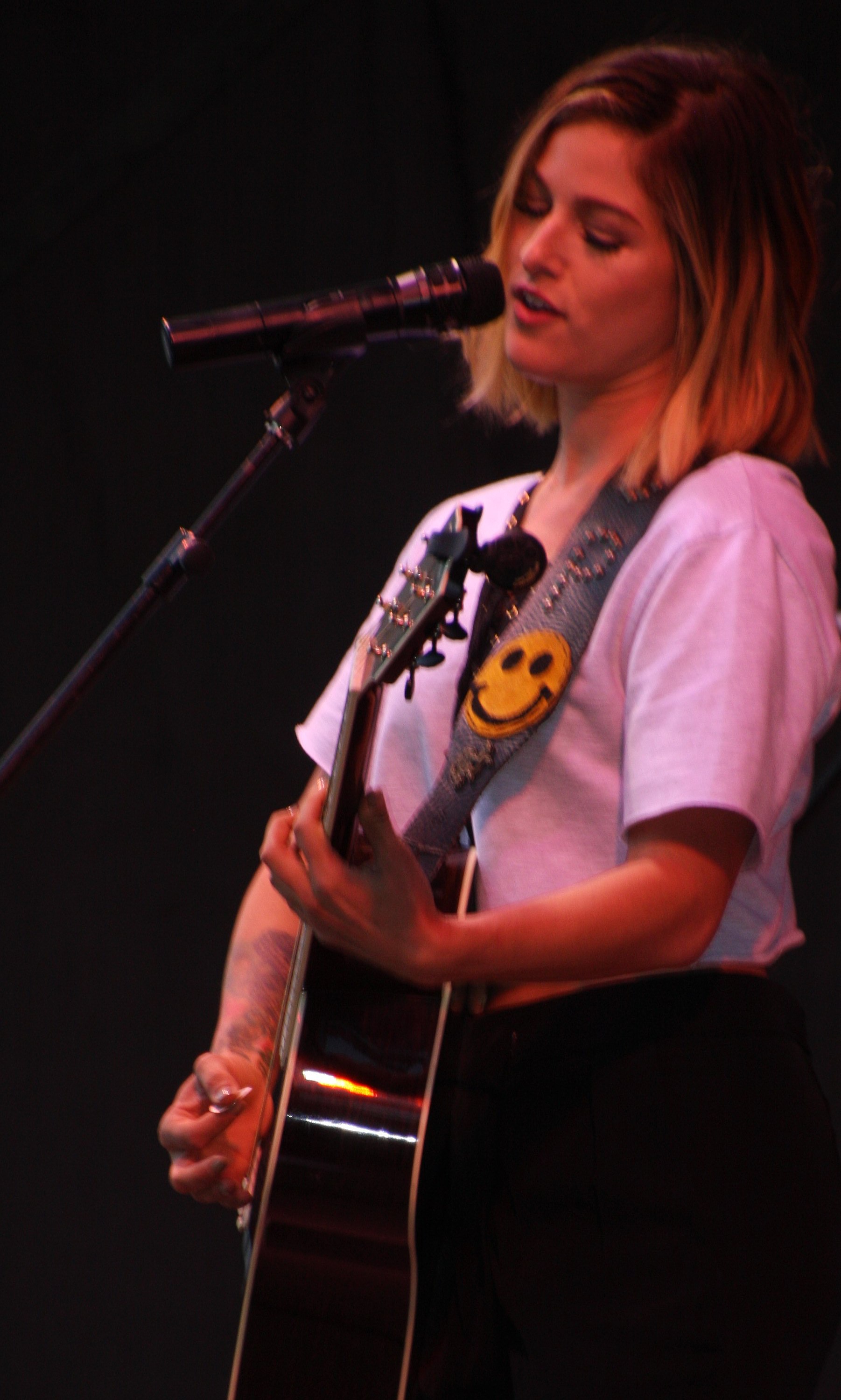 Cassadee Pope Net Worth 2018: What is this singer worth?