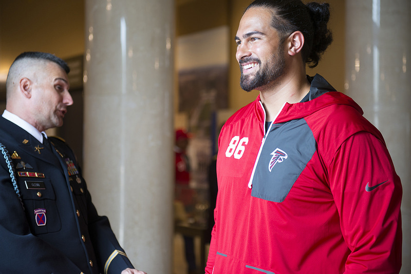 D. J. Tialavea Net Worth 2018: What is this NFL football player worth?