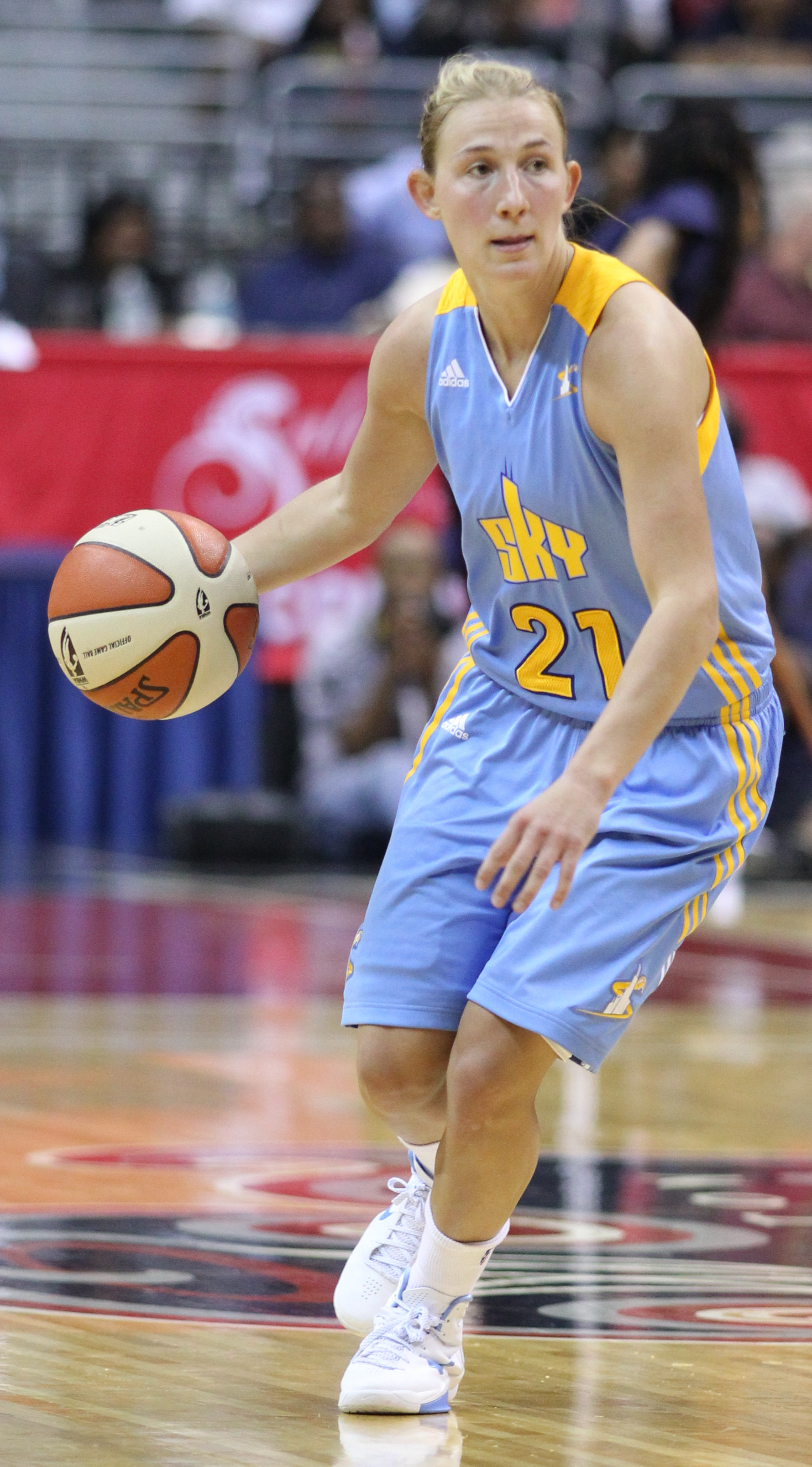 Courtney Vandersloot Net Worth 2018: What is this basketball player worth?