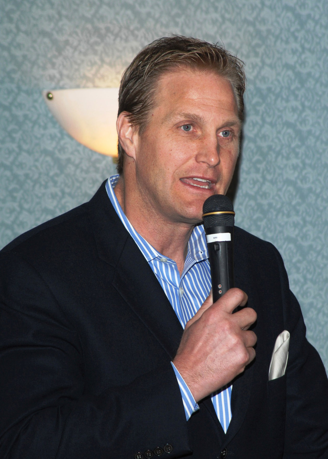 Chad Hennings Net Worth 2018: What is this NFL football player worth?