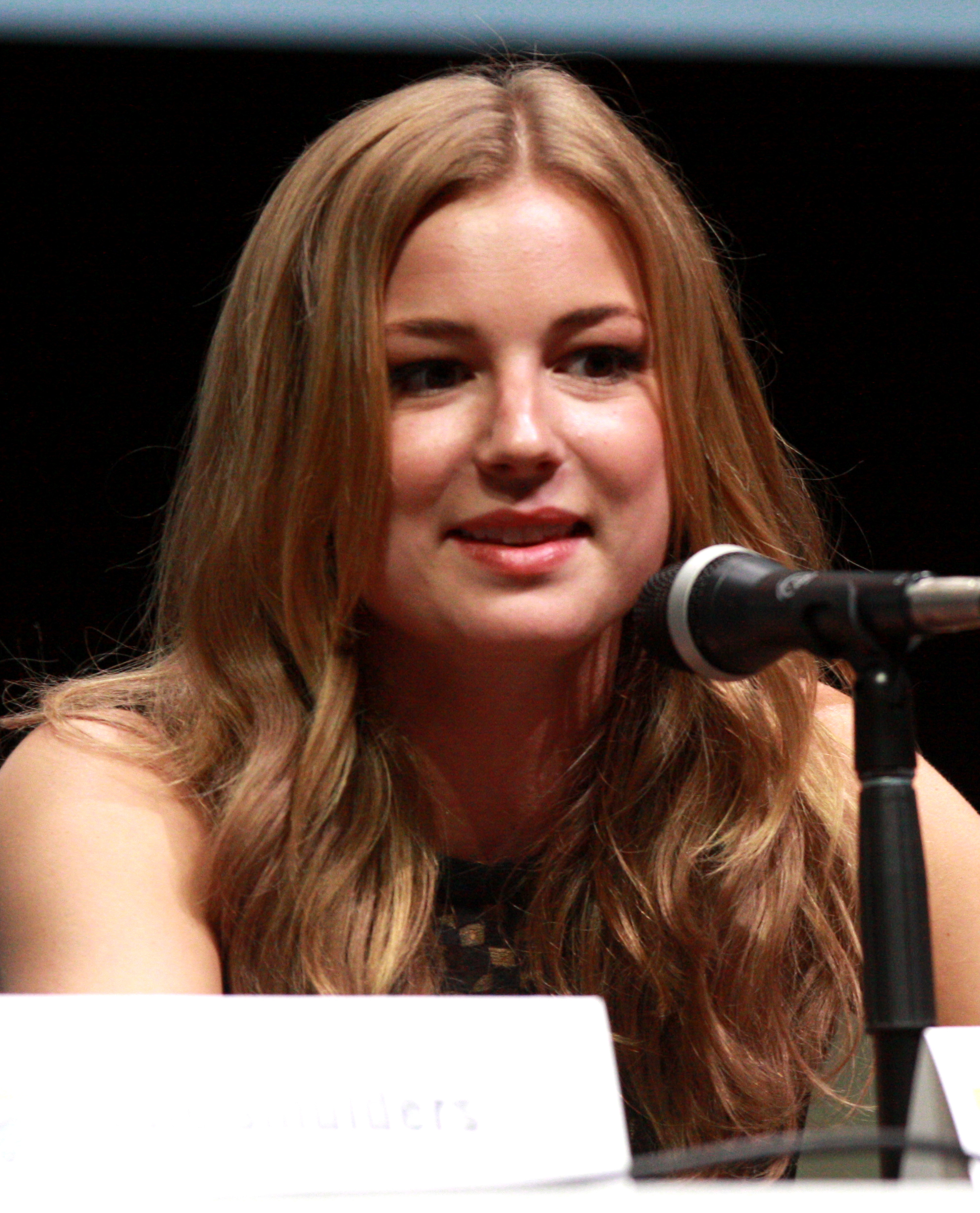 Emily VanCamp Net Worth 2018: This Canadian Actress is Earning a Staggering Amount of Money