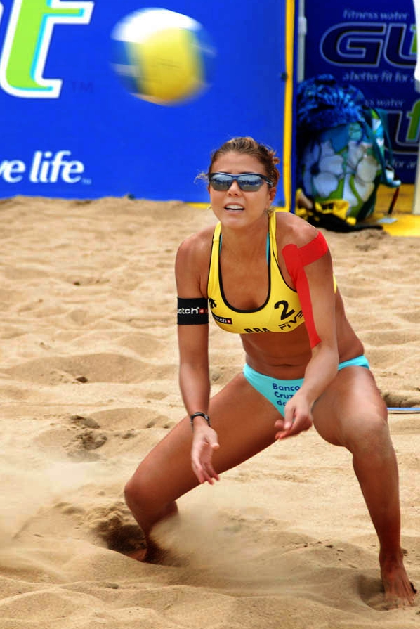 Leila Barros Net Worth 2018: What is this volleyball player worth?