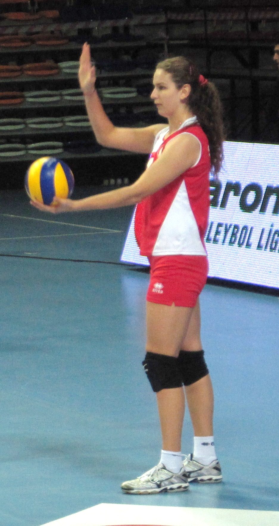 Sabriye Gönülkırmaz Net Worth 2018: What is this volleyball player worth?