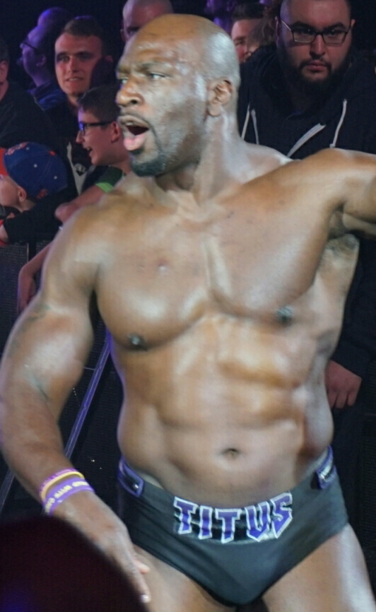 Titus O’Neil Net Worth 2018: What is this NFL football player worth?