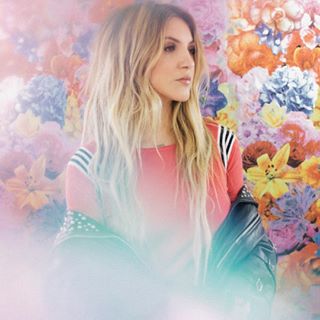 Julia Michaels Net Worth: Successful Before ‘Issues’