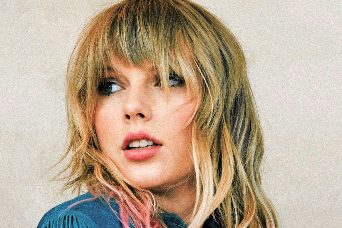 Taylor Swift Looks Beguiling at ACM Awards for Betty’s Debut Performance